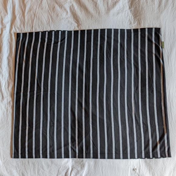Itzy Ritzy Nursing Happens - Infinity Breastfeeding Scarf - Black & Gray Stripe - Picture 2 of 6